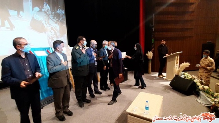 مراسم تجلیل از خانوادههای شاهد و ایثارگر کارگروه دانشآموزان و فرهنگیان استان سمنان - باغ موزه دفاع مقدس سمنان هفتم مهرماه ۱۴۰۰