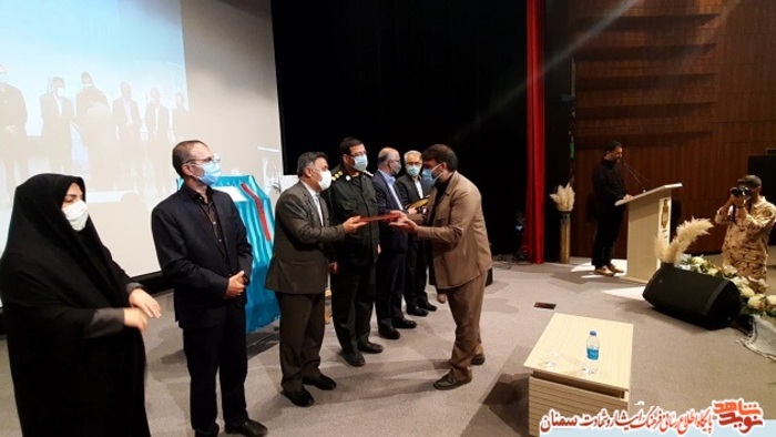 مراسم تجلیل از خانوادههای شاهد و ایثارگر کارگروه دانشآموزان و فرهنگیان استان سمنان - باغ موزه دفاع مقدس سمنان هفتم مهرماه ۱۴۰۰