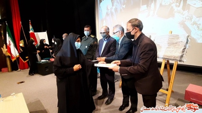 مراسم تجلیل از خانوادههای شاهد و ایثارگر کارگروه دانشآموزان و فرهنگیان استان سمنان - باغ موزه دفاع مقدس سمنان هفتم مهرماه ۱۴۰۰