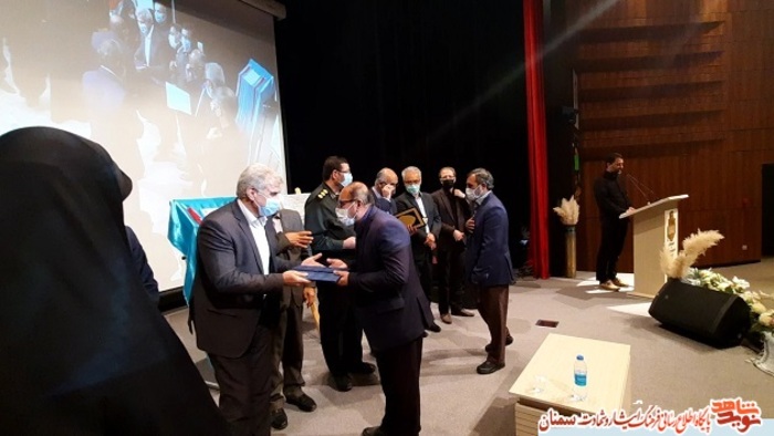 مراسم تجلیل از خانوادههای شاهد و ایثارگر کارگروه دانشآموزان و فرهنگیان استان سمنان - باغ موزه دفاع مقدس سمنان هفتم مهرماه ۱۴۰۰