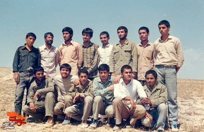 ايستاده از راست: بهمن امانی - محمد حاتمی - حسين عامری - ؟ - مجيد ياسمی - رضا ريحانی - رضا محمدی - ؟
نشسته از راست: ريحانی - شهيد فرهاد پرتانی - شاهين فر - ؟ - حسين جاويدی - شهيد مصطفی کريمی