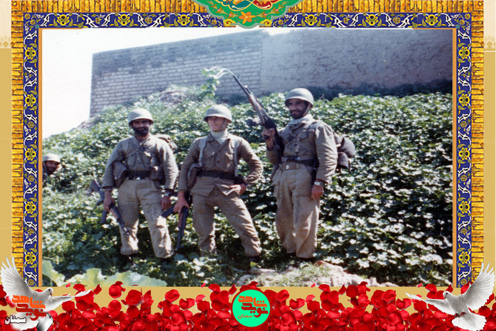 نفر وسط شهید محمدحسین احسانی