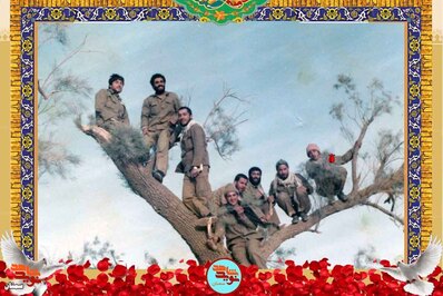 نفر سمت راست شهید یدالله عبدالشاهی