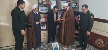 دیدار فرمانده انتظامی سلطانیه با خانواده شهید «سید امیرحسین کرباسی»