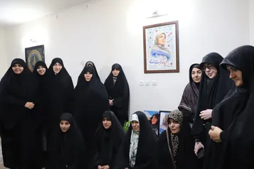 دیدار رئیس فراکسیون زنان و خانواده مجلس با خانواده شهیده مهسا طاهری