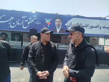 ویدئو/ بازید میدانی معاون فرهنگی بنیاد شهید از محل‌های استقرار امکانات خدمات‌رسانی به زائران مراسم تشییع «رهبر شهید»
