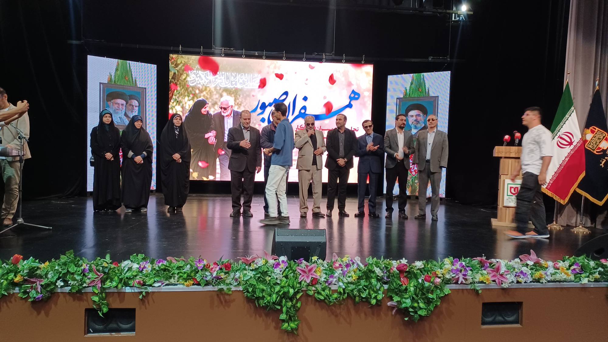 همسران جانبازان بصیر، نماد صبوری و ازخودگذشتگی هستند/ هویت و اعتبار امروز ما مرهون ایثار جانبازان و شهدا است همسران جانبازان بصیر، نماد صبوری و ازخودگذشتگی هستند/ هویت و اعتبار امروز ما مرهون ایثار جانبازان و شهدا است
