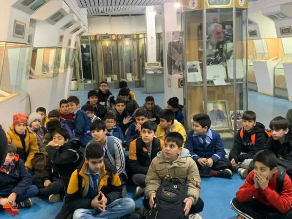 دانش&zwnj;آموزان
دبستان 
پسرانه شهید صدوقی