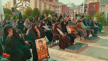 جشن تولد ۷۵ ستاره در گلزار شهدای کرمان برگزار شد