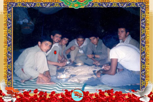 نفر دوم از چپ شهید مجید عالمیان