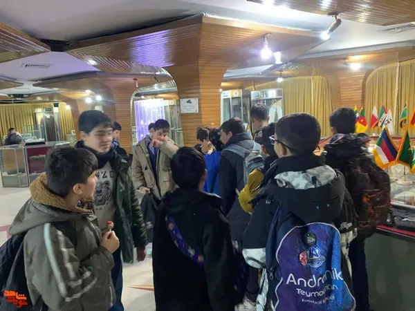 دانش&zwnj;آموزان
دبستان 
پسرانه شهید صدوقی