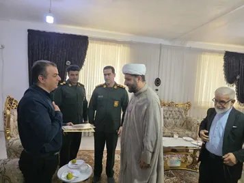 دیدار مسئولین سرپل‌ذهاب با خانواده‌های شهیدان «پژمان و فتاحی» در قالب رزمایش فرهنگی «رهروان شهدا»